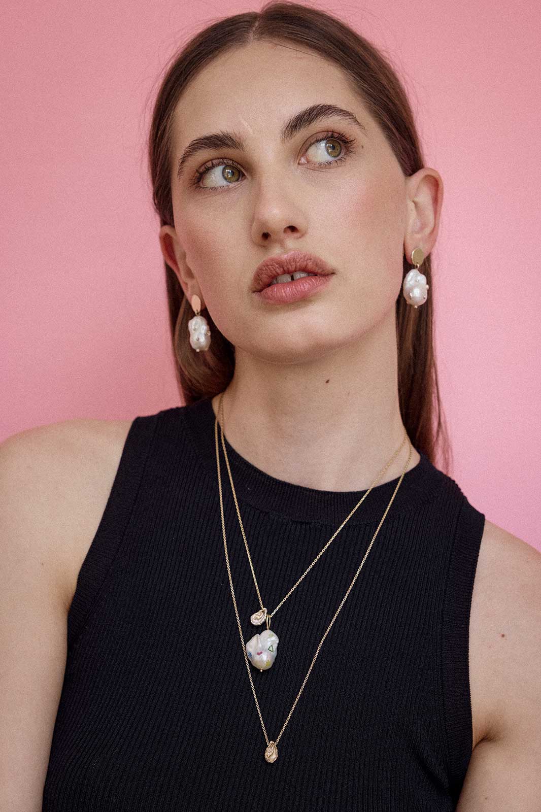 Delicate Chain Necklace with Funky Pearl & Oyster in 14k Yellow Gold