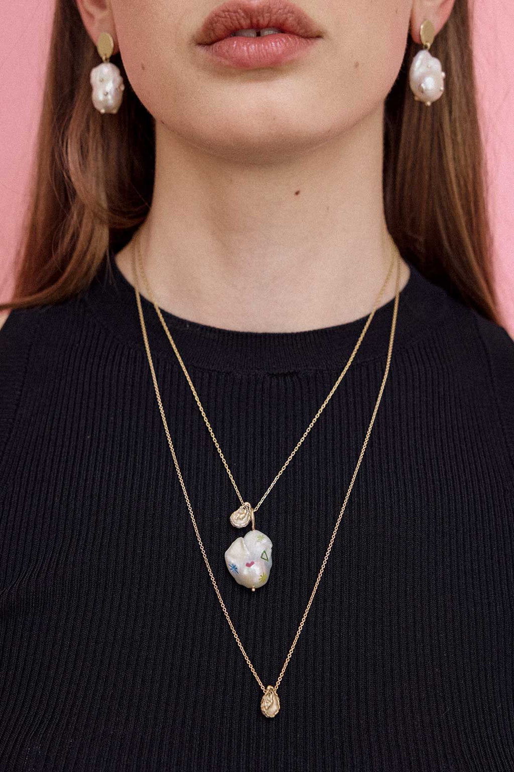 Delicate Chain Necklace with Funky Pearl & Oyster in 14k Yellow Gold