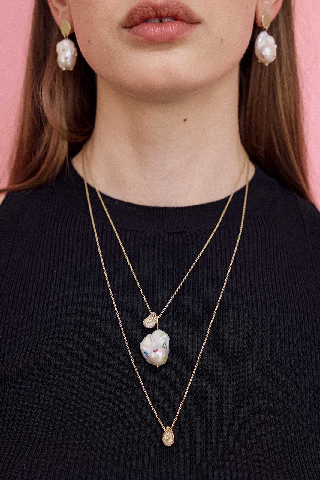 Delicate Chain Necklace with Funky Pearl & Oyster in 14k Yellow Gold